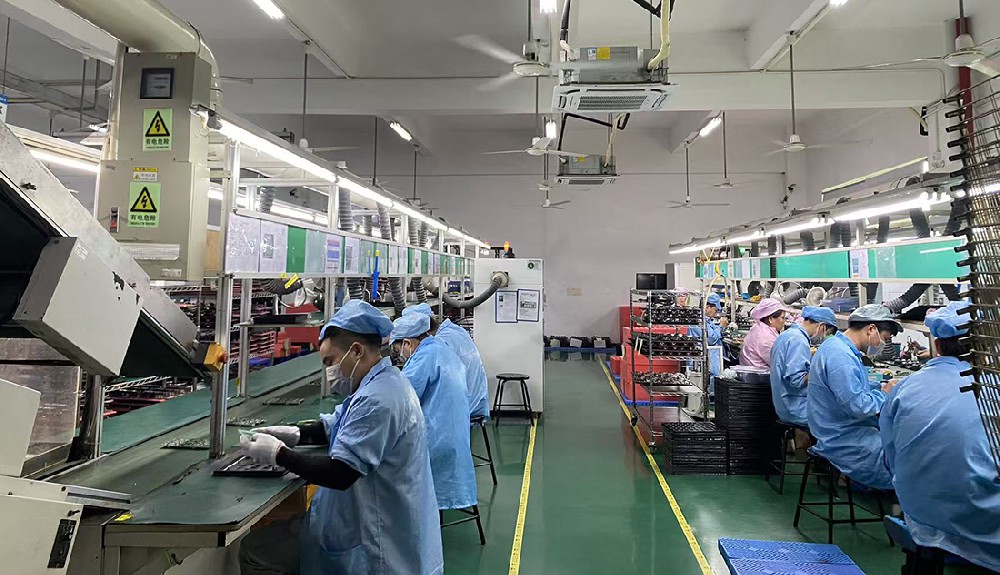 SMT貼片加工手工點膠和自動點膠的區別及PCBA加工品質升級的關鍵抉擇？